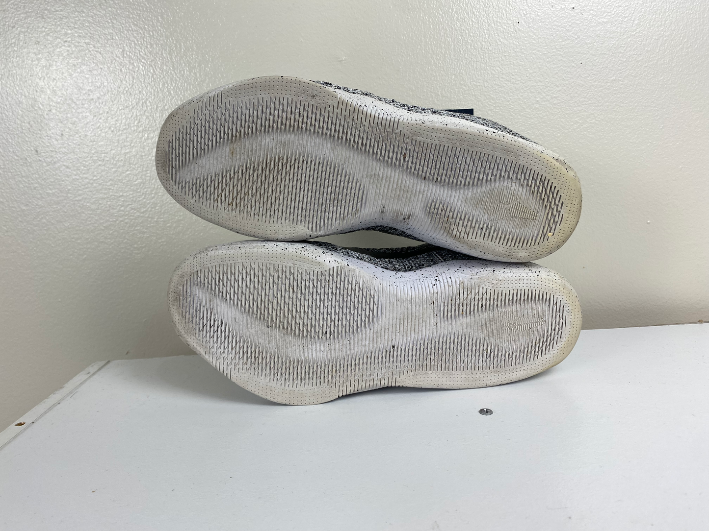 Kobe 11 Elite Low 'Oreo' (Size 9.5)