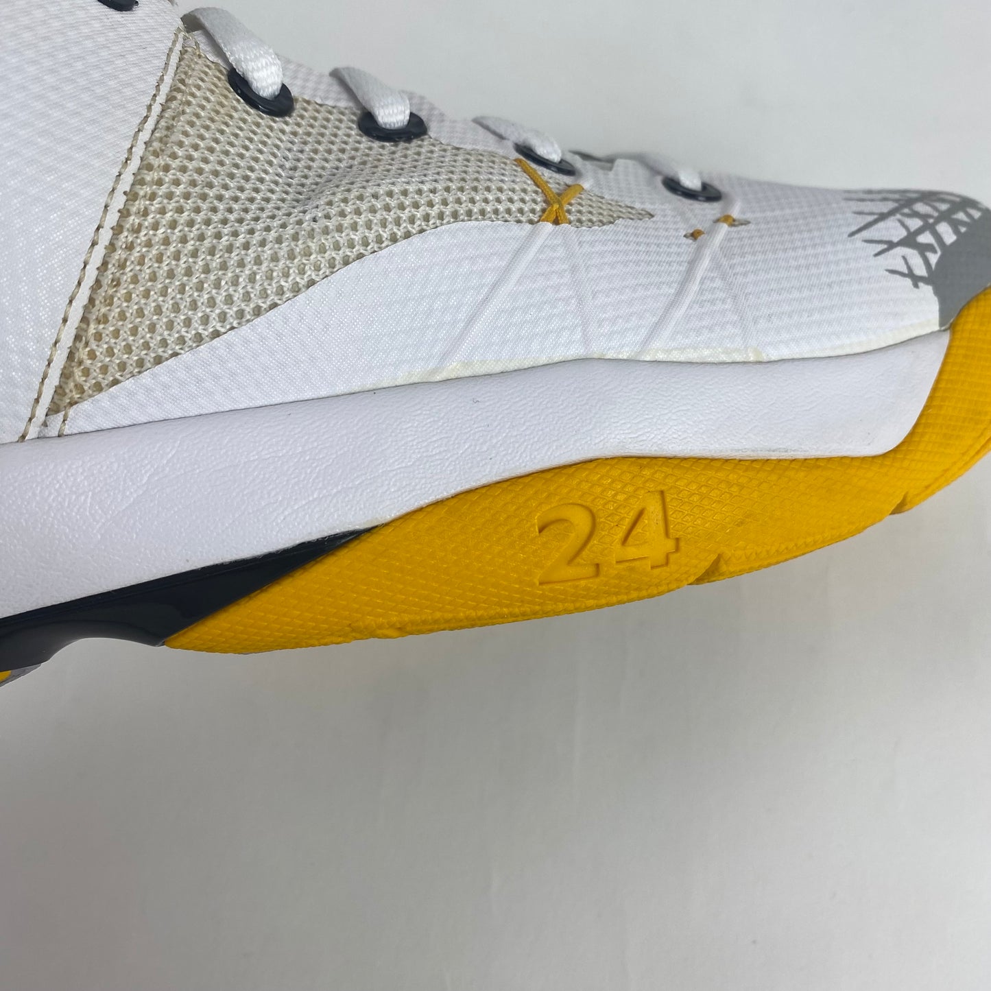 Kobe Venomenon 'White University Gold' (Size 13)